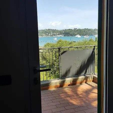 La Casa Sull'Isola Hébergement de vacances *